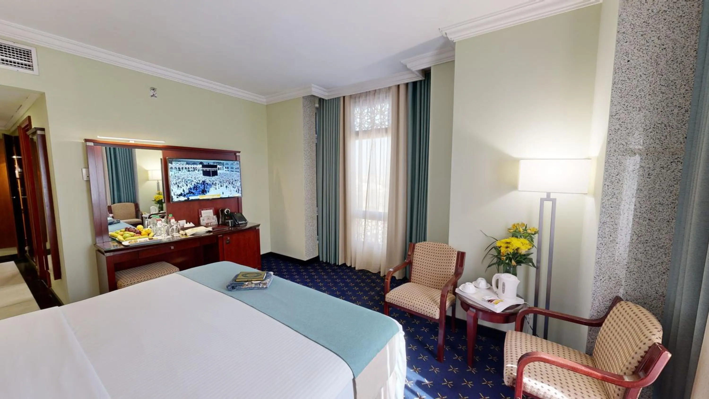 ROOM, DOUBLE OR TWIN BED
